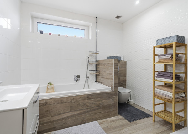 Na predaj moderný 4-izbový rodinný dom s bazénom v Bučanoch