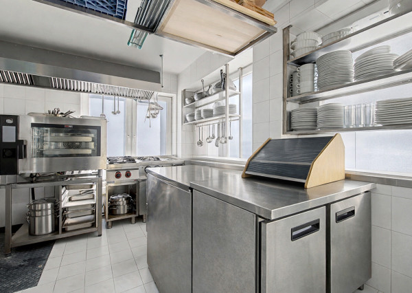 Na predaj polyfunkčný objem s luxusným rezidenčným podkrovím v Bratislave