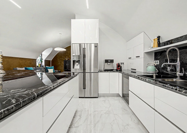 Na predaj polyfunkčný objem s luxusným rezidenčným podkrovím v Bratislave