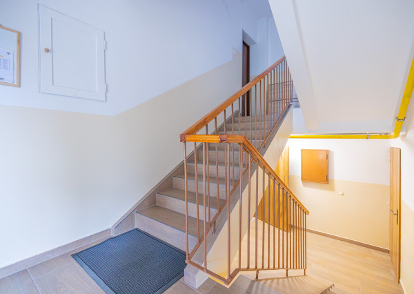 Na predaj zrekonštruovaný 3-izbový byt v obci Malcov