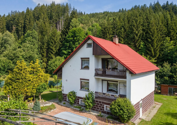 Na predaj rodinný dom s bazénom v obci Makov-Potok