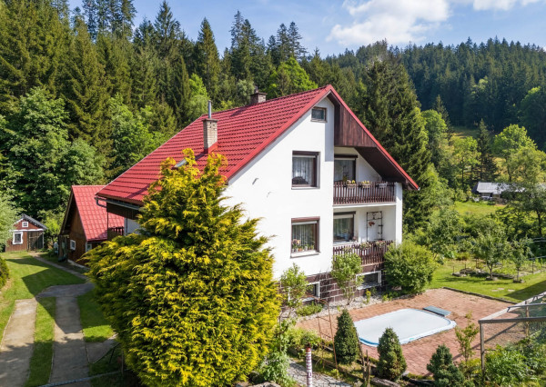 Na predaj rodinný dom s bazénom v obci Makov-Potok