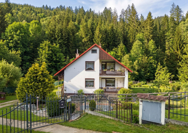 Na predaj rodinný dom s bazénom v obci Makov-Potok