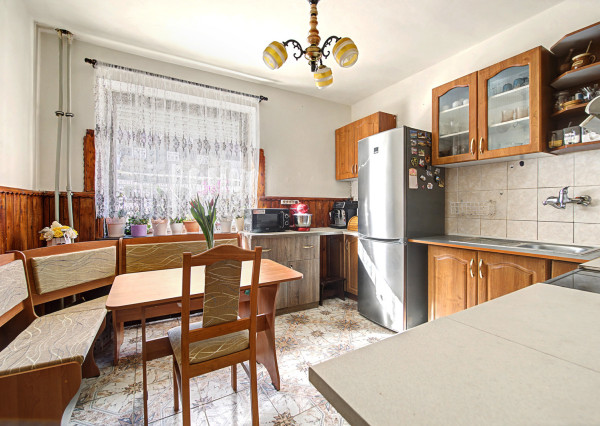 Na predaj rodinný dom s bazénom v obci Makov-Potok