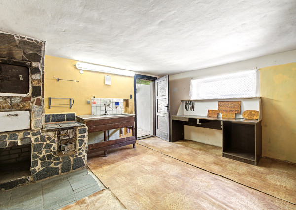 Na predaj rodinný dom s bazénom v obci Makov-Potok