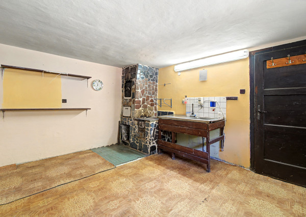 Na predaj rodinný dom s bazénom v obci Makov-Potok