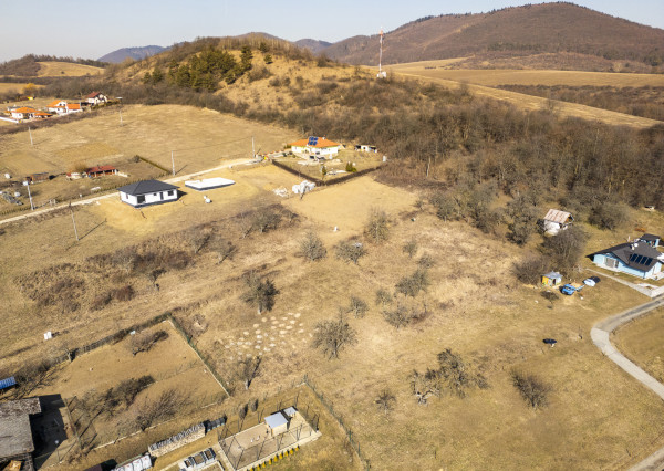 Na predaj veľkorysý pozemok v obci Šarišské Sokolovce