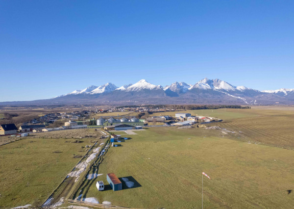 Na predaj pozemok s výhľadom na Tatry v obci Mlynica