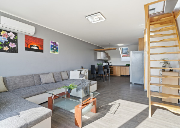 Na predaj 4-izbový mezonetový byt s 2 balkónmi v centre mesta Malacky