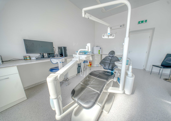 Zubná ambulancia pripravená na okamžité prevádzkovanie v Pobedime