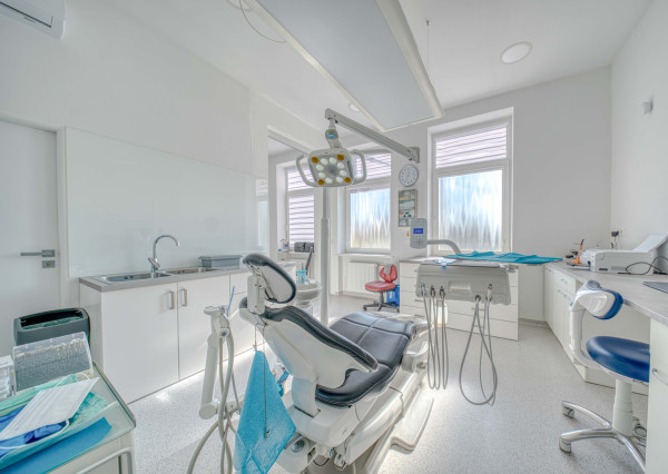 Zubná ambulancia pripravená na okamžité prevádzkovanie v Pobedime