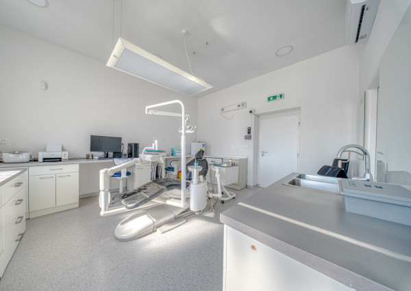 Zubná ambulancia pripravená na okamžité prevádzkovanie v Pobedime