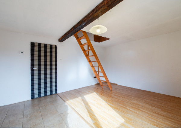 Na predaj priestranný rodinný dom s veľkým pozemkom v Loku pri Leviciach