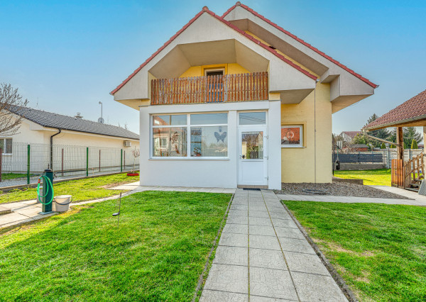 Na predaj zariadený dvojpodlažný rodinný dom kúsok od Serede