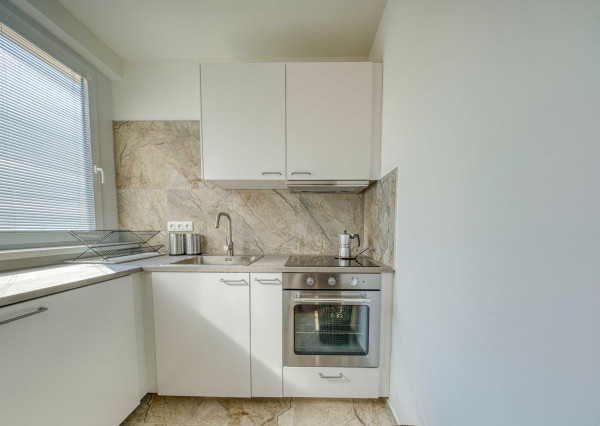 Na prenájom kompletne zariadený 2-izbový byt v Petržalke