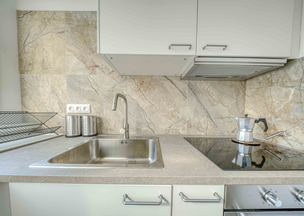 Na prenájom kompletne zariadený 2-izbový byt v Petržalke