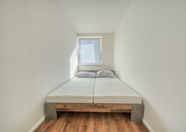 Na prenájom kompletne zariadený 2-izbový byt v Petržalke