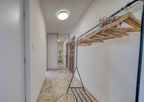 Na prenájom kompletne zariadený 2-izbový byt v Petržalke