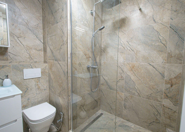 Na prenájom kompletne zariadený 2-izbový byt v Petržalke