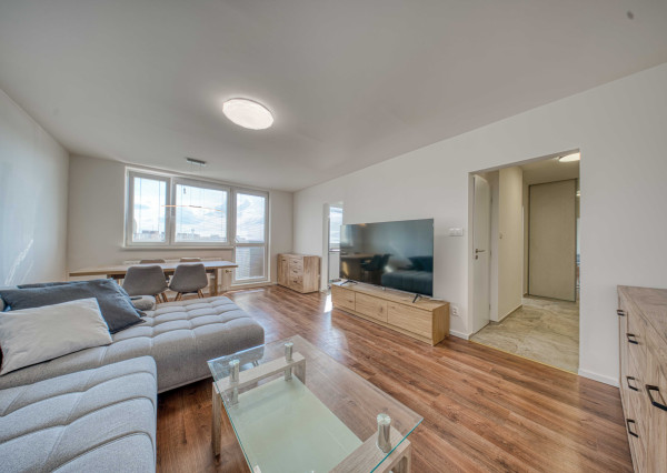 Na prenájom kompletne zariadený 2-izbový byt v Petržalke