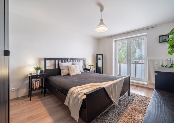 Na prenájom 2-izbový byt s balkónom vo Veľkých Levároch