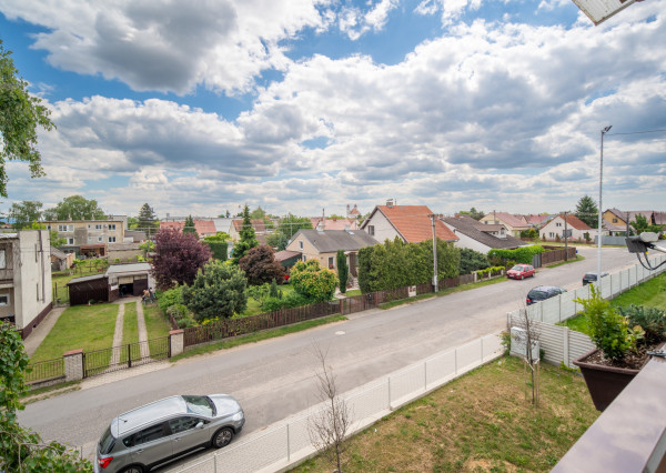 Na prenájom 2-izbový byt s balkónom vo Veľkých Levároch