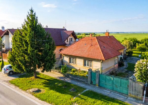 Na predaj dom s veľkým potenciálom v Dlhej nad Váhom - Šaľa