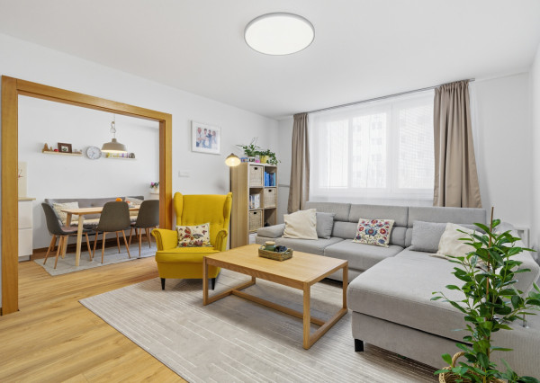 Na predaj 4-izbový byt v centre Stupavy