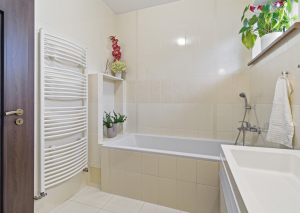 Na predaj rodinný dom s veľkorysým pozemkom v obci Kyselica