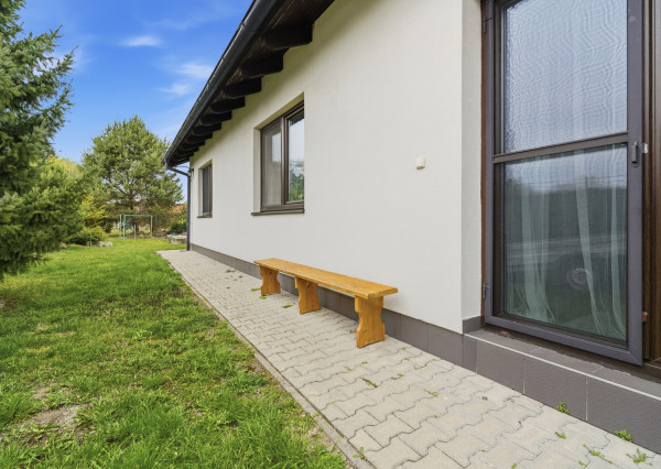 Na predaj rodinný dom s veľkorysým pozemkom v obci Kyselica