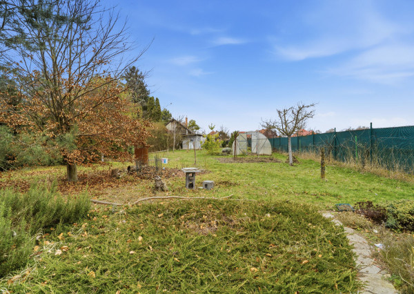 Na predaj rodinný dom s veľkorysým pozemkom v obci Kyselica