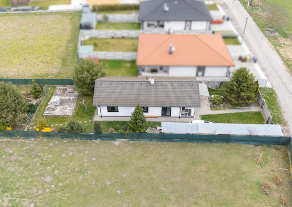 Na predaj rodinný dom s veľkorysým pozemkom v obci Kyselica