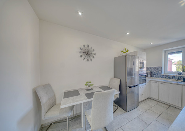 Na predaj kompletne zrekonštruovaný byt s balkónom v Hlohovci