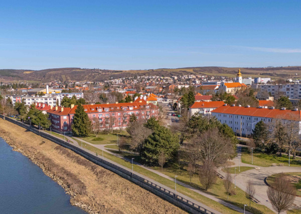 Na predaj kompletne zrekonštruovaný byt s balkónom v Hlohovci