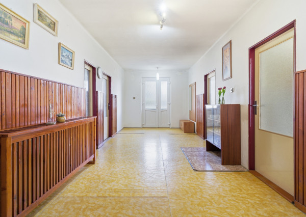 Na predaj rodinný dom s investičným potenciálom v Šuranoch