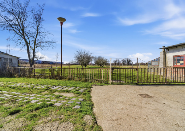 Na predaj rodinný dom s investičným potenciálom v Šuranoch