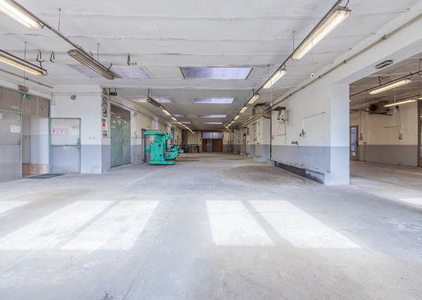 Na predaj výrobná hala s administratívnou časťou pri Lučenci