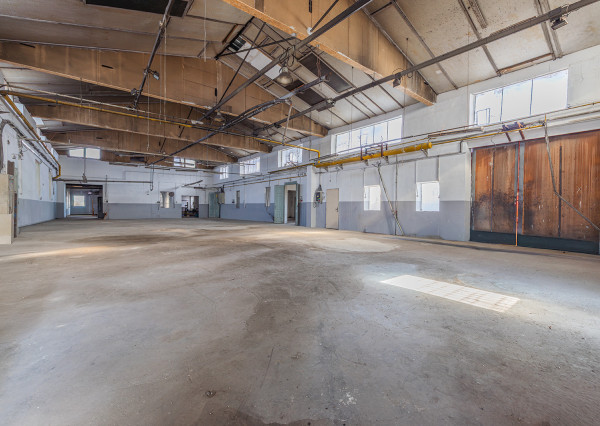 Na predaj výrobná hala s administratívnou časťou pri Lučenci