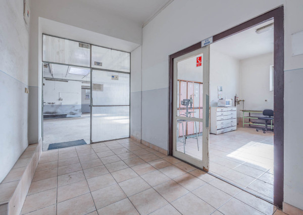 Na predaj výrobná hala s administratívnou časťou pri Lučenci