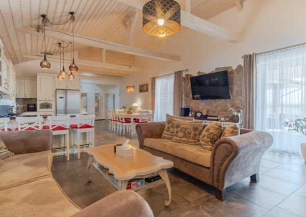 Na predaj exkluzívny rodinný dom s dvoj-garážou v podtatranskej obci Veľký Slavkov