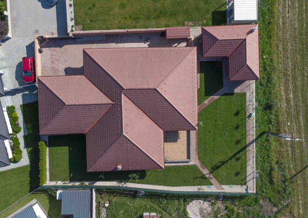 Na predaj exkluzívny rodinný dom s dvoj-garážou v podtatranskej obci Veľký Slavkov