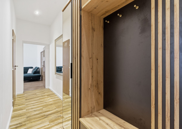 Na predaj 3-izbový byt s 2 balkónmi a 2 parkingami, Ružinov