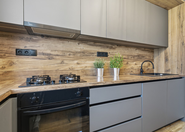 Na predaj 3-izbový byt s 2 balkónmi a 2 parkingami, Ružinov