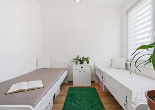 Na predaj 3-izbový byt s 2 balkónmi a 2 parkingami, Ružinov