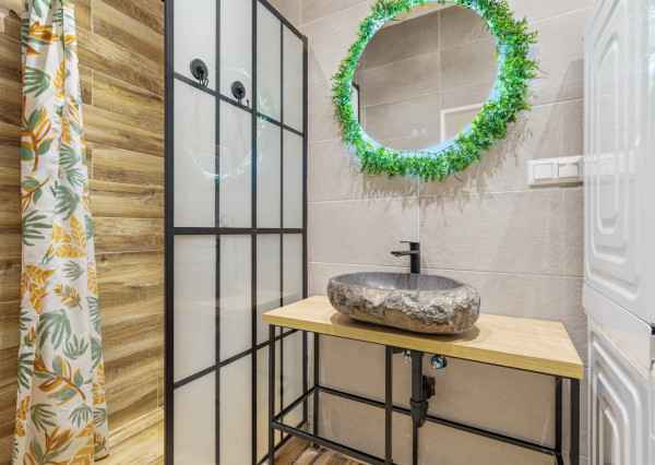 Na predaj 3-izbový byt s 2 balkónmi a 2 parkingami, Ružinov