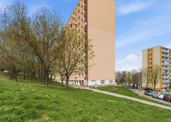 Na predaj 2-izbový byt v Karlovej Vsi