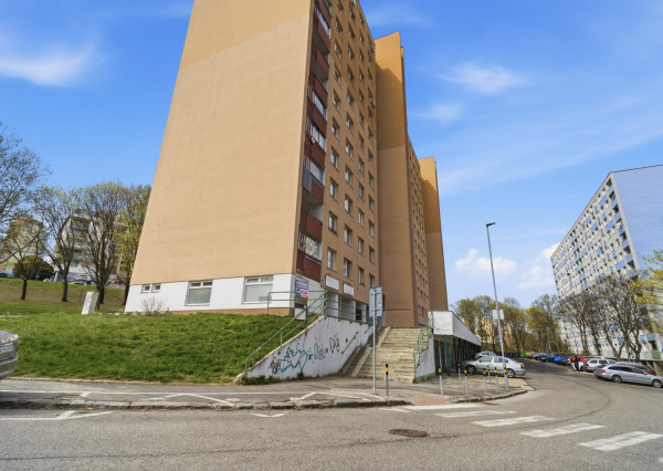 Na predaj 2-izbový byt v Karlovej Vsi