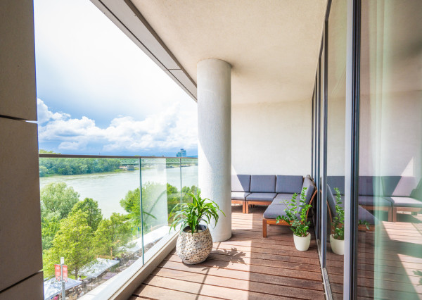 Prenájom - 3i byt s terasou a parkovacím státím v Eurovea