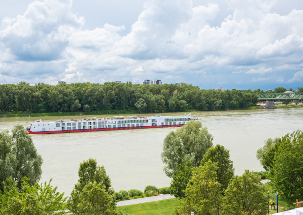 Prenájom - 3i byt s terasou a parkovacím státím v Eurovea