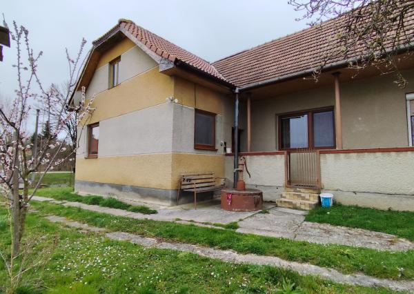 Na predaj čiastočne prerobený rodinný dom v obci Otrhánky